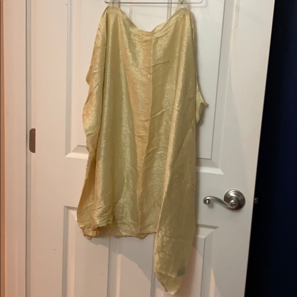 Gold shimmer light scarf